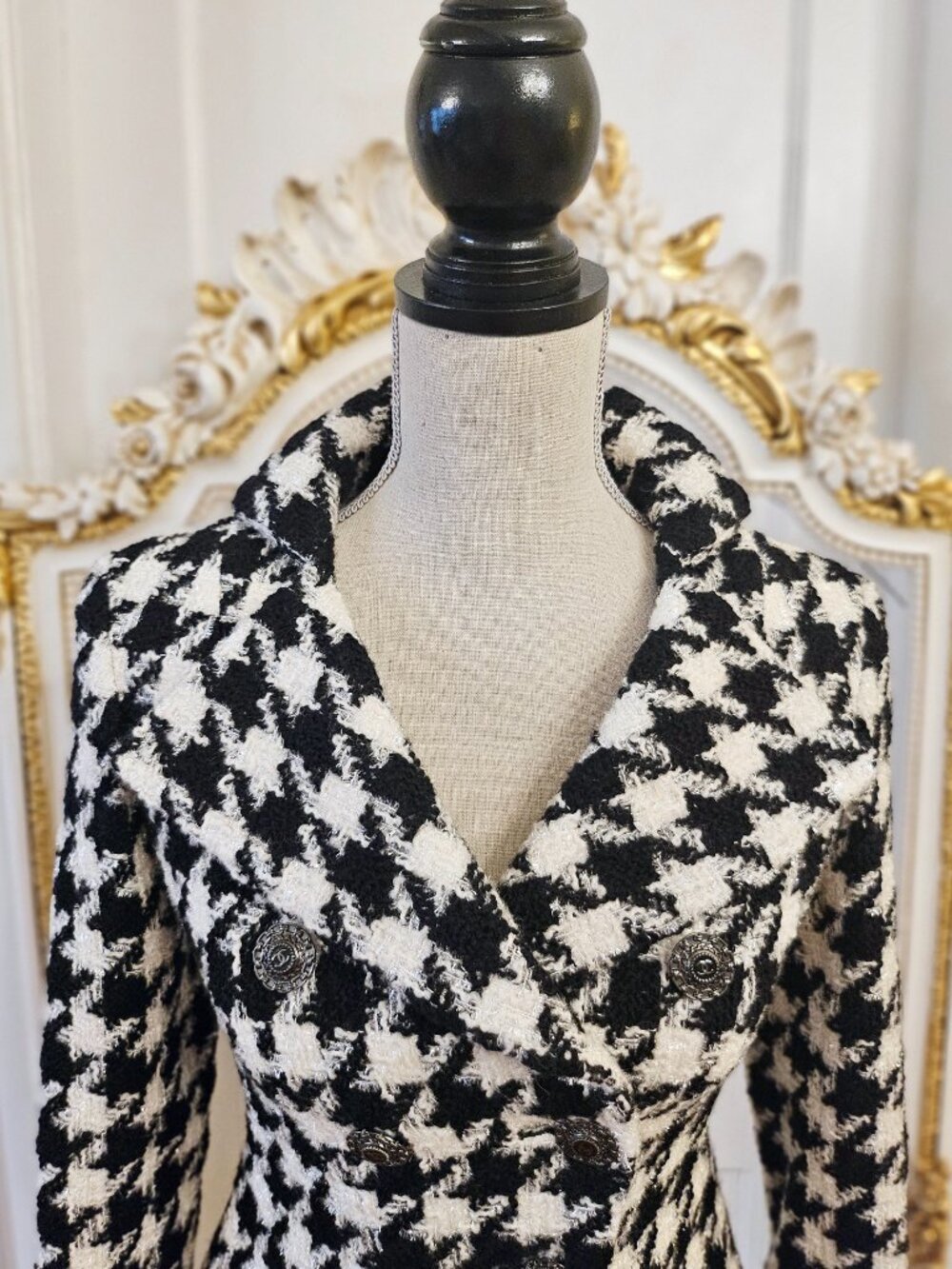 CHANEL 19K Fall-Winter 2019 Houndstooth Shimmer Tweed Jacket, FR 34, US 2 - Picture 7 of 16